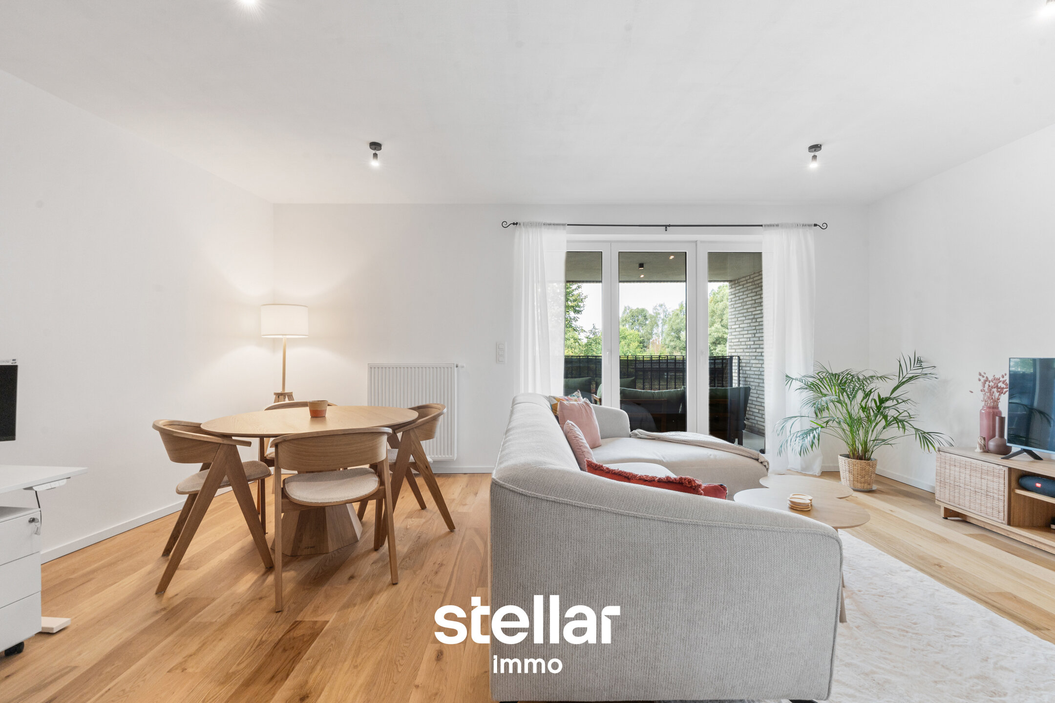 Ruim 1-slaapkamerappartement met terras in Ename

Op zoek naar een ruim en comfortabel appartement op een aangename locatie? Dit verzorgde 1-slaapkamerappartement in Ename biedt een mooie combinatie van ruimte, comfort en een praktische indeling.

Het app