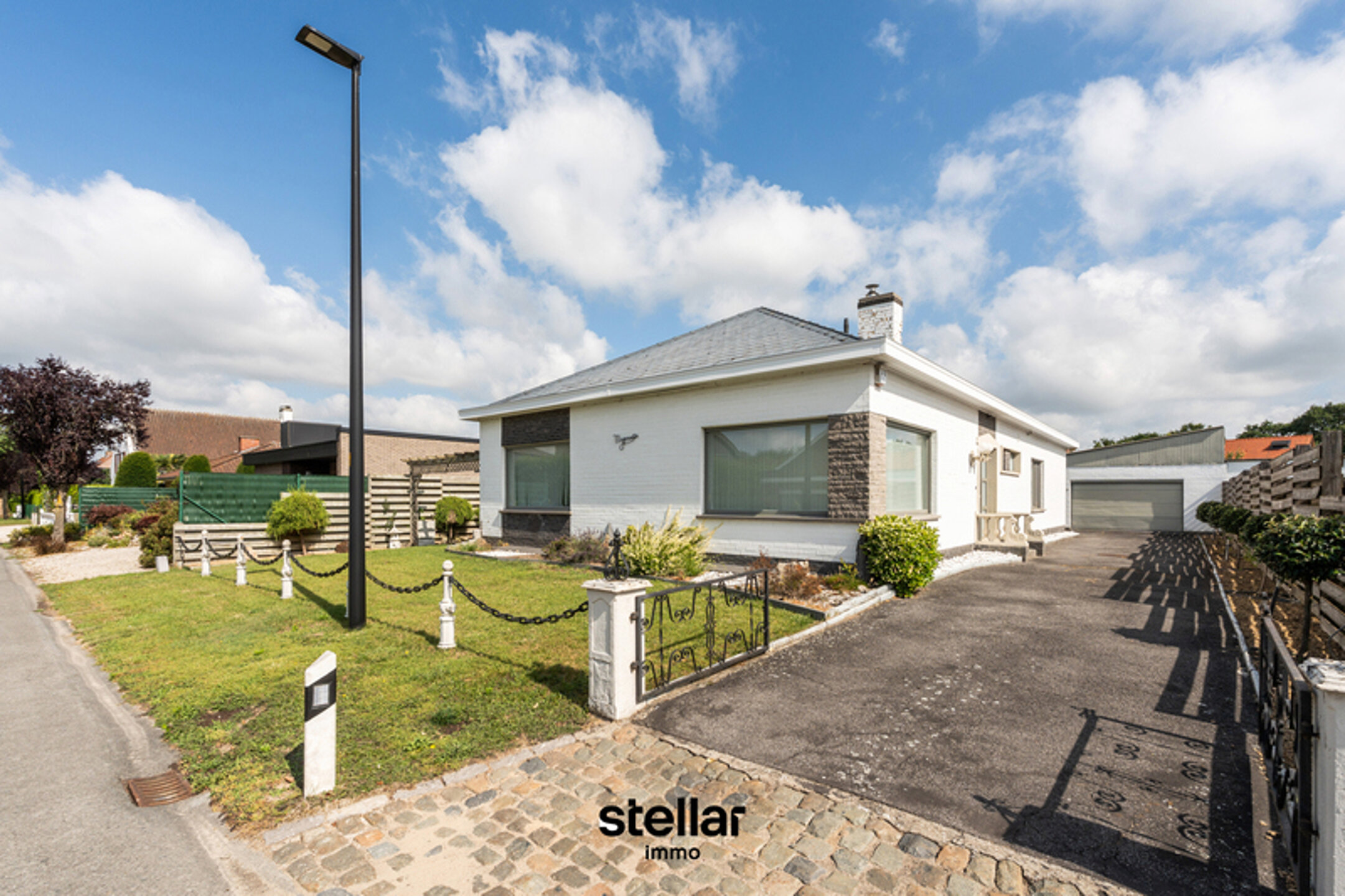 Ruime gezinswoning met 5 slaapkamers op rustige ligging in Nazareth! 🏡

Op een rustige locatie in de Sterrenbosstraat 15 te Nazareth vindt u deze ruime gezinswoning met maar liefst 5 slaapkamers, een gezellige tuin en een afzonderlijke garage.

De woni