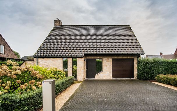 Goed gelegen sympathieke woning met mooie tuin.

Op zoek naar een gezellige centraal gelegen woning in een rustige buurt, dan is deze fijne woonplek in Nazareth misschien wel hetgeen je zoekt!

* in een rustige autoluwe straat
* 3 slaapkamers
* pelletkach