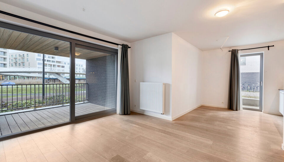 Gelijkvloers appartement met ruim overdekt terras, kelderberging en optionele staanplaats in Ledeberg&nbsp;

In de Jenny Tanghestraat 7 bus 001 te 9050 Ledeberg bevindt zich dit aangename gelijkvloerse appartement dat comfort en functionaliteit perfect combin