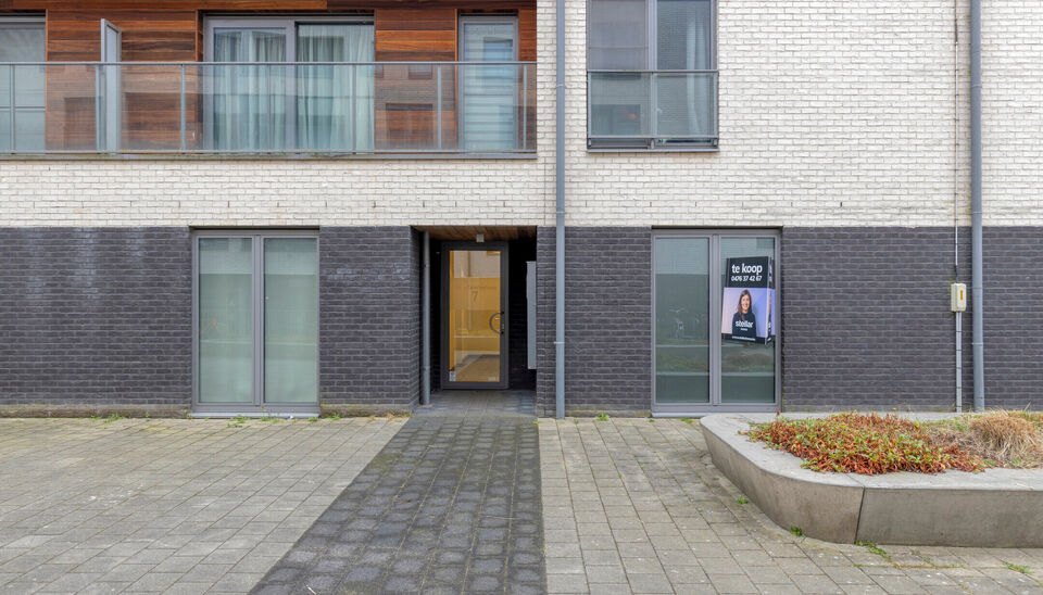 Gelijkvloers appartement met ruim overdekt terras, kelderberging en optionele staanplaats in Ledeberg&nbsp;

In de Jenny Tanghestraat 7 bus 001 te 9050 Ledeberg bevindt zich dit aangename gelijkvloerse appartement dat comfort en functionaliteit perfect combin
