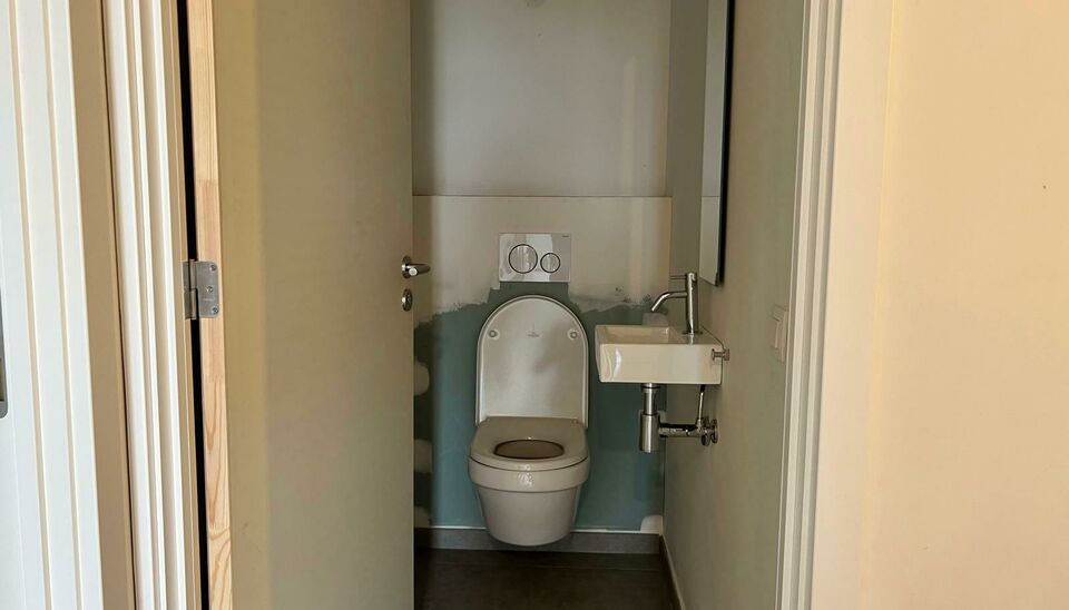 Dit leuk gelijkvloers splinternieuw 2 slaapkamer appartement in project Saffrou biedt alle comfort. De centrale ligging op wandelastand van het station en kortbij het centrum, maakt van deze locatie een interessante ligging. 

Het appartement is volled