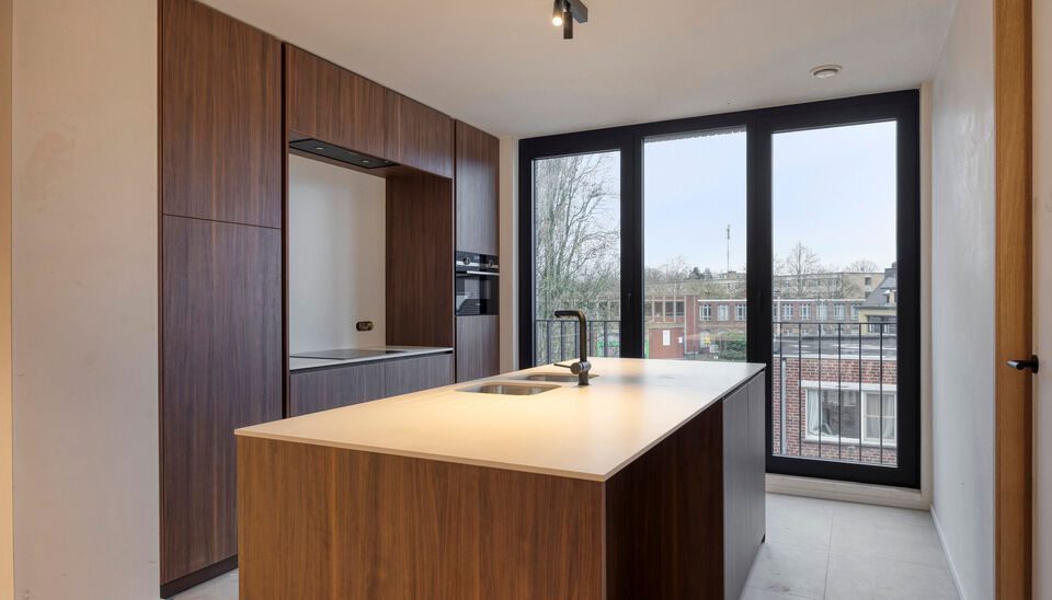 Nieuwbouwappartement met zuidgericht terras in hartje Sint-Denijs-Westrem  
Dit modern nieuwbouwappartement is ideaal gelegen in het centrum van Sint-Denijs-Westrem, in de Sint-Dionysiusstraat, op wandelafstand van winkels, scholen en openbaar vervoer.
 
