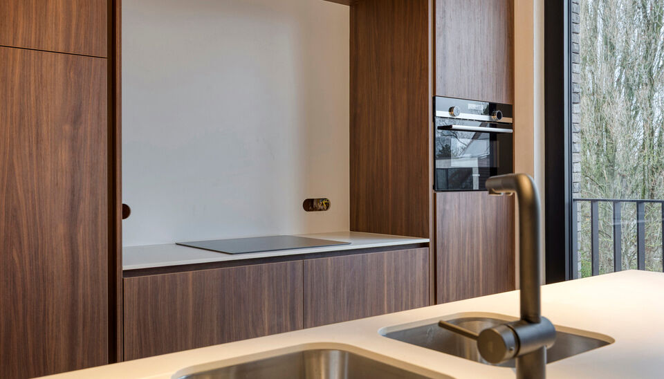 Nieuwbouwappartement met zuidgericht terras in hartje Sint-Denijs-Westrem  
Dit modern nieuwbouwappartement is ideaal gelegen in het centrum van Sint-Denijs-Westrem, in de Sint-Dionysiusstraat, op wandelafstand van winkels, scholen en openbaar vervoer.
 
