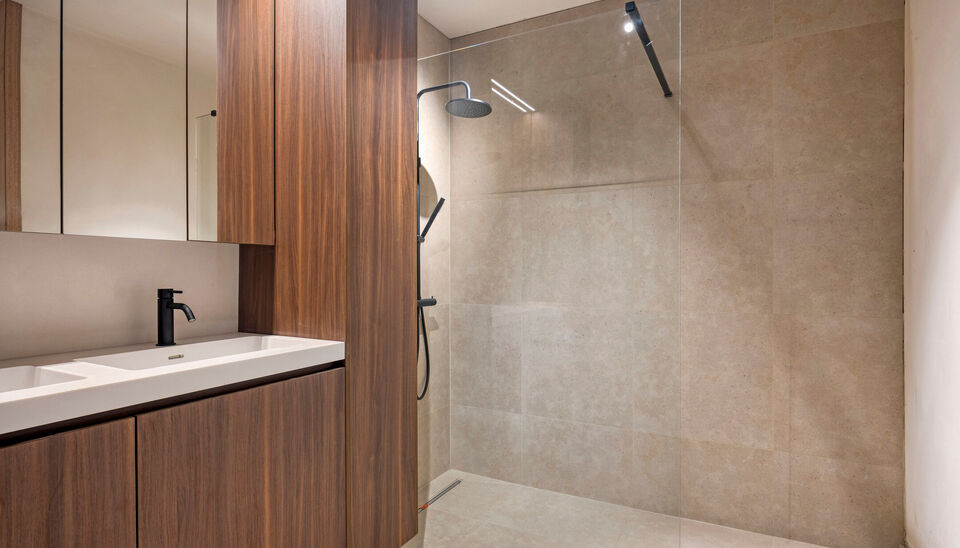 Nieuwbouwappartement met zuidgericht terras in hartje Sint-Denijs-Westrem  
Dit modern nieuwbouwappartement is ideaal gelegen in het centrum van Sint-Denijs-Westrem, in de Sint-Dionysiusstraat, op wandelafstand van winkels, scholen en openbaar vervoer.
 
