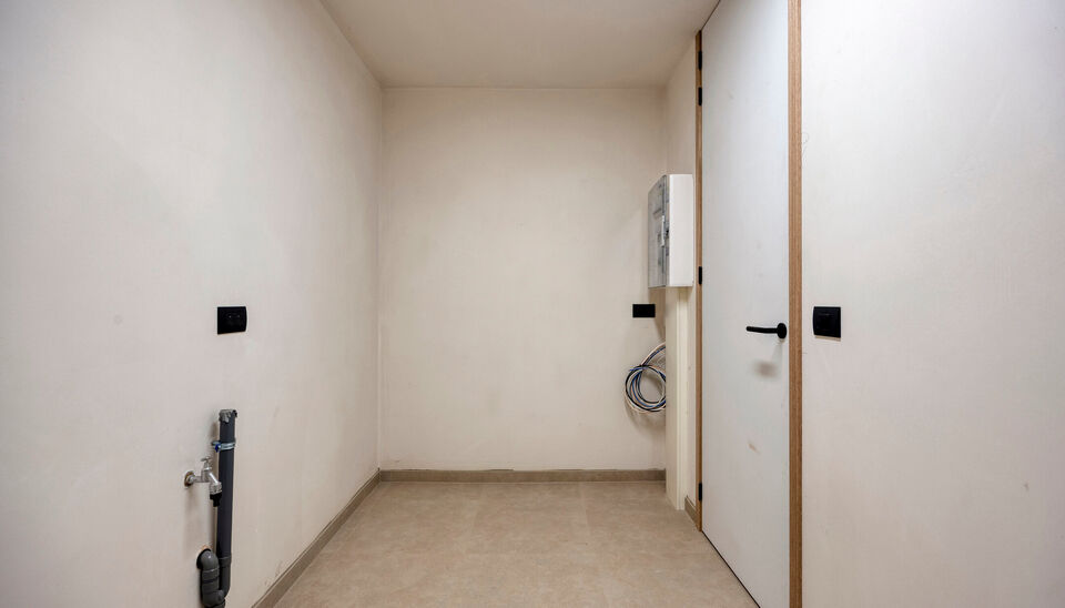 Nieuwbouwappartement met zuidgericht terras in hartje Sint-Denijs-Westrem  
Dit modern nieuwbouwappartement is ideaal gelegen in het centrum van Sint-Denijs-Westrem, in de Sint-Dionysiusstraat, op wandelafstand van winkels, scholen en openbaar vervoer.
 
