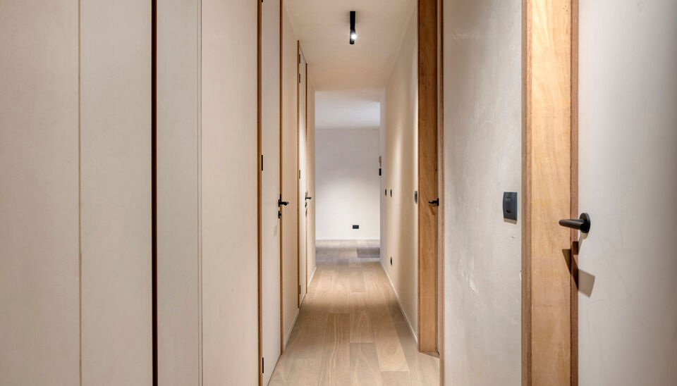 Nieuwbouwappartement met zuidgericht terras in hartje Sint-Denijs-Westrem  
Dit modern nieuwbouwappartement is ideaal gelegen in het centrum van Sint-Denijs-Westrem, in de Sint-Dionysiusstraat, op wandelafstand van winkels, scholen en openbaar vervoer.
 
