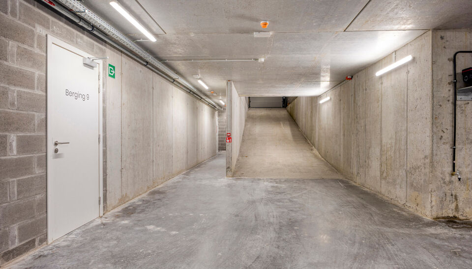 Nieuwbouwappartement met zuidgericht terras in hartje Sint-Denijs-Westrem  
Dit modern nieuwbouwappartement is ideaal gelegen in het centrum van Sint-Denijs-Westrem, in de Sint-Dionysiusstraat, op wandelafstand van winkels, scholen en openbaar vervoer.
 
