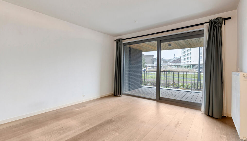 Gelijkvloers appartement met ruim overdekt terras, kelderberging en optionele staanplaats in Ledeberg&nbsp;

In de Jenny Tanghestraat 7 bus 001 te 9050 Ledeberg bevindt zich dit aangename gelijkvloerse appartement dat comfort en functionaliteit perfect combin