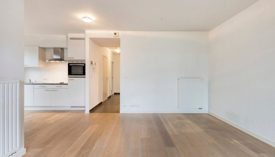 Gelijkvloers appartement met ruim overdekt terras, kelderberging en optionele staanplaats in Ledeberg&nbsp;

In de Jenny Tanghestraat 7 bus 001 te 9050 Ledeberg bevindt zich dit aangename gelijkvloerse appartement dat comfort en functionaliteit perfect combin