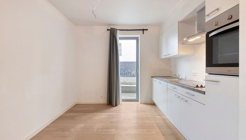 Gelijkvloers appartement met ruim overdekt terras, kelderberging en optionele staanplaats in Ledeberg&nbsp;

In de Jenny Tanghestraat 7 bus 001 te 9050 Ledeberg bevindt zich dit aangename gelijkvloerse appartement dat comfort en functionaliteit perfect combin