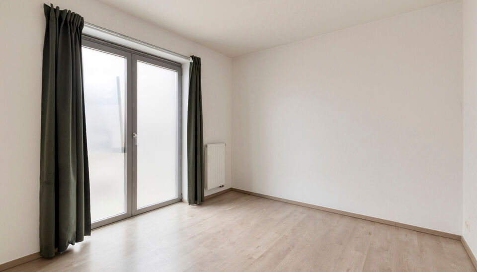 Gelijkvloers appartement met ruim overdekt terras, kelderberging en optionele staanplaats in Ledeberg&nbsp;

In de Jenny Tanghestraat 7 bus 001 te 9050 Ledeberg bevindt zich dit aangename gelijkvloerse appartement dat comfort en functionaliteit perfect combin