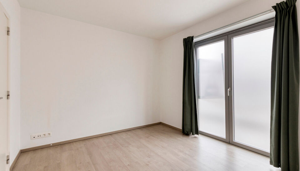 Gelijkvloers appartement met ruim overdekt terras, kelderberging en optionele staanplaats in Ledeberg&nbsp;

In de Jenny Tanghestraat 7 bus 001 te 9050 Ledeberg bevindt zich dit aangename gelijkvloerse appartement dat comfort en functionaliteit perfect combin