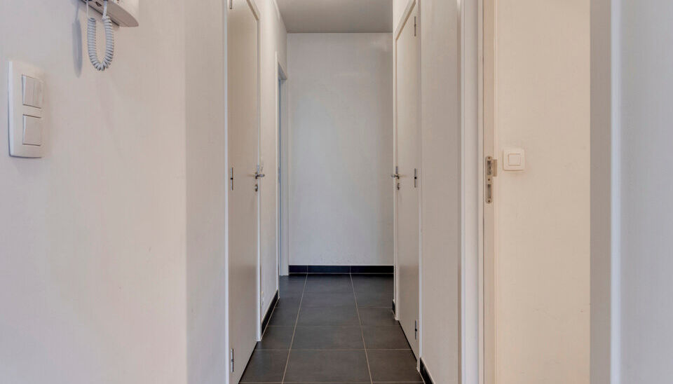 Gelijkvloers appartement met ruim overdekt terras, kelderberging en optionele staanplaats in Ledeberg&nbsp;

In de Jenny Tanghestraat 7 bus 001 te 9050 Ledeberg bevindt zich dit aangename gelijkvloerse appartement dat comfort en functionaliteit perfect combin