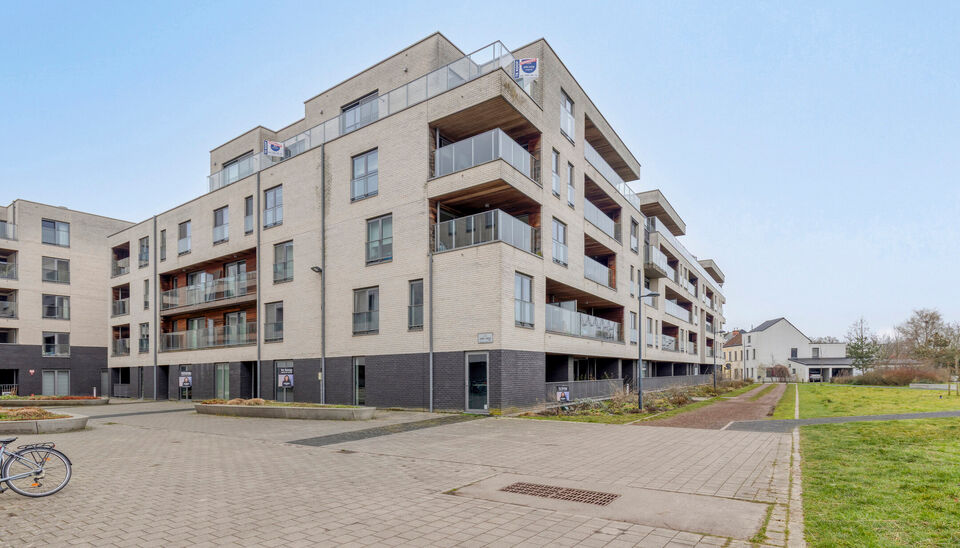 Gelijkvloers appartement met ruim overdekt terras, kelderberging en optionele staanplaats in Ledeberg&nbsp;

In de Jenny Tanghestraat 7 bus 001 te 9050 Ledeberg bevindt zich dit aangename gelijkvloerse appartement dat comfort en functionaliteit perfect combin