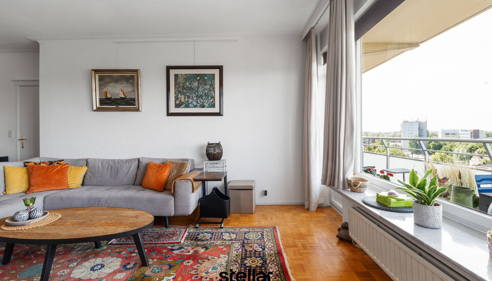Zeer ruim appartement met 4 slaapkamers en adembenemend zicht &ndash; Gent

Op zoek naar ruimte, comfort &eacute;n uitzicht? Dan mag u dit appartement niet missen!

Gelegen op de zesde verdieping, biedt dit lichtrijke appartement een verrassend mooi zicht over Gent