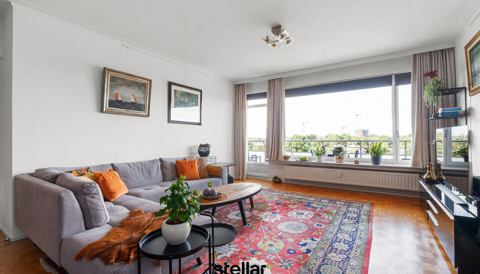 Zeer ruim appartement met 4 slaapkamers en adembenemend zicht &ndash; Gent

Op zoek naar ruimte, comfort &eacute;n uitzicht? Dan mag u dit appartement niet missen!

Gelegen op de zesde verdieping, biedt dit lichtrijke appartement een verrassend mooi zicht over Gent