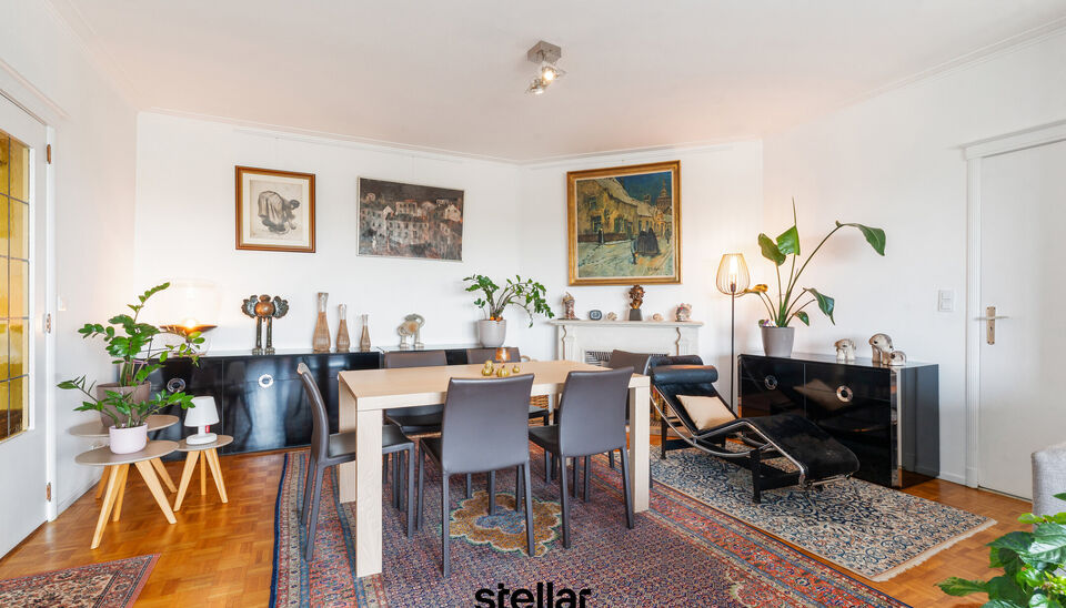 Zeer ruim appartement met 4 slaapkamers en adembenemend zicht &ndash; Gent

Op zoek naar ruimte, comfort &eacute;n uitzicht? Dan mag u dit appartement niet missen!

Gelegen op de zesde verdieping, biedt dit lichtrijke appartement een verrassend mooi zicht over Gent