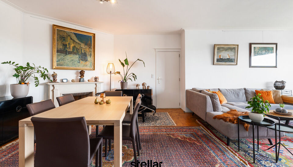 Zeer ruim appartement met 4 slaapkamers en adembenemend zicht &ndash; Gent

Op zoek naar ruimte, comfort &eacute;n uitzicht? Dan mag u dit appartement niet missen!

Gelegen op de zesde verdieping, biedt dit lichtrijke appartement een verrassend mooi zicht over Gent