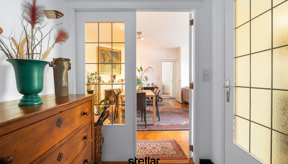 Zeer ruim appartement met 4 slaapkamers en adembenemend zicht &ndash; Gent

Op zoek naar ruimte, comfort &eacute;n uitzicht? Dan mag u dit appartement niet missen!

Gelegen op de zesde verdieping, biedt dit lichtrijke appartement een verrassend mooi zicht over Gent