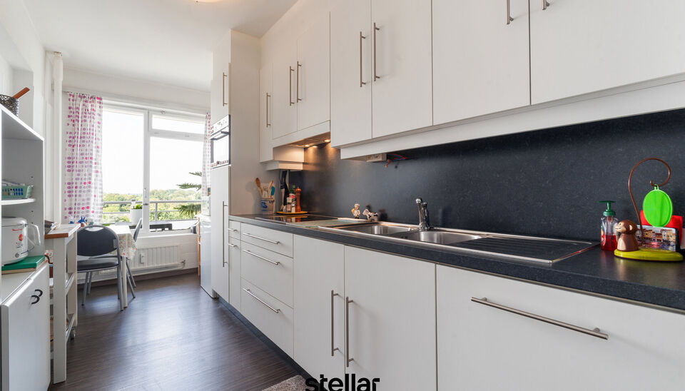 Zeer ruim appartement met 4 slaapkamers en adembenemend zicht &ndash; Gent

Op zoek naar ruimte, comfort &eacute;n uitzicht? Dan mag u dit appartement niet missen!

Gelegen op de zesde verdieping, biedt dit lichtrijke appartement een verrassend mooi zicht over Gent