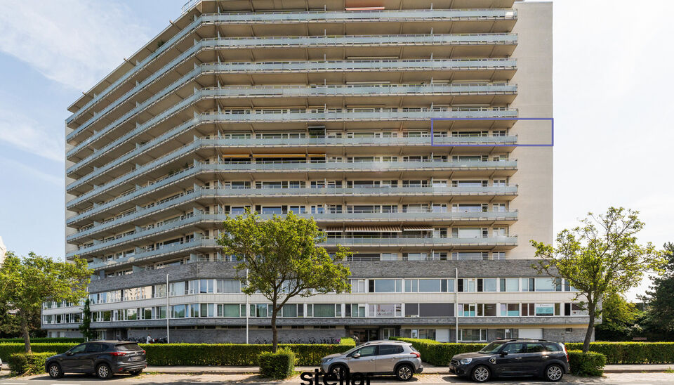 Zeer ruim appartement met 4 slaapkamers en adembenemend zicht &ndash; Gent

Op zoek naar ruimte, comfort &eacute;n uitzicht? Dan mag u dit appartement niet missen!

Gelegen op de zesde verdieping, biedt dit lichtrijke appartement een verrassend mooi zicht over Gent