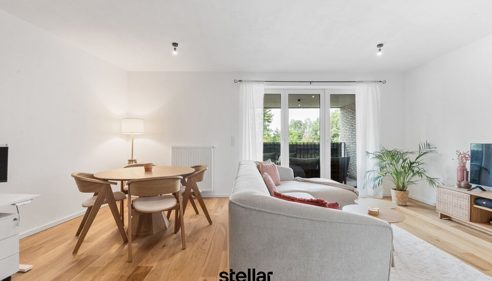 Ruim 1-slaapkamerappartement met terras in Ename

Op zoek naar een ruim en comfortabel appartement op een aangename locatie? Dit verzorgde 1-slaapkamerappartement in Ename biedt een mooie combinatie van ruimte, comfort en een praktische indeling.

Het app