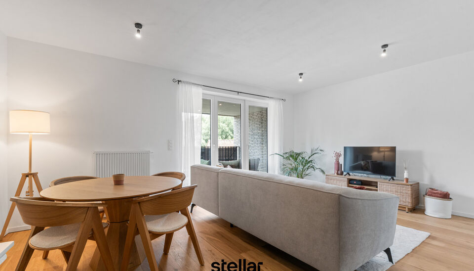 Ruim 1-slaapkamerappartement met terras in Ename

Op zoek naar een ruim en comfortabel appartement op een aangename locatie? Dit verzorgde 1-slaapkamerappartement in Ename biedt een mooie combinatie van ruimte, comfort en een praktische indeling.

Het app