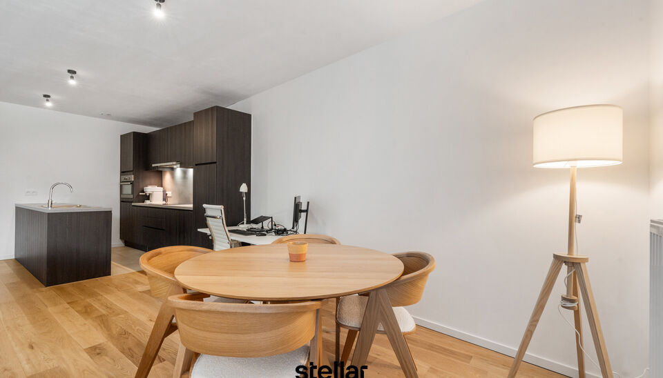 Ruim 1-slaapkamerappartement met terras in Ename

Op zoek naar een ruim en comfortabel appartement op een aangename locatie? Dit verzorgde 1-slaapkamerappartement in Ename biedt een mooie combinatie van ruimte, comfort en een praktische indeling.

Het app