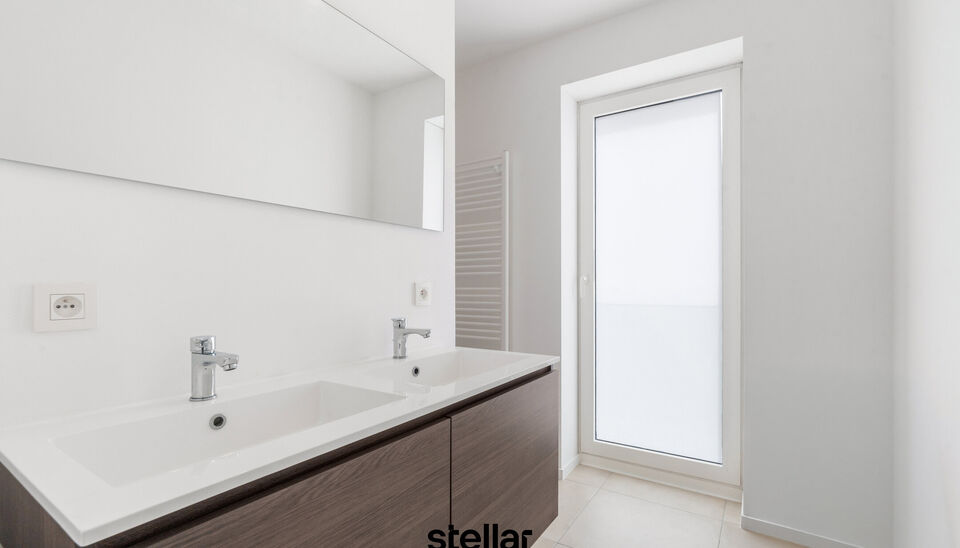 Ruim 1-slaapkamerappartement met terras in Ename

Op zoek naar een ruim en comfortabel appartement op een aangename locatie? Dit verzorgde 1-slaapkamerappartement in Ename biedt een mooie combinatie van ruimte, comfort en een praktische indeling.

Het app