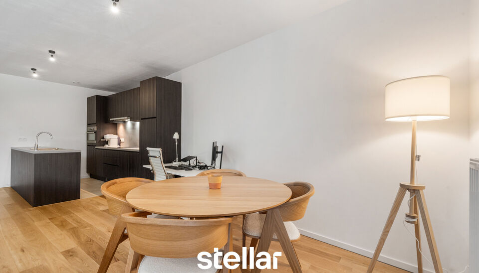 Ruim 1-slaapkamerappartement met terras in Ename

Op zoek naar een ruim en comfortabel appartement op een aangename locatie? Dit verzorgde 1-slaapkamerappartement in Ename biedt een mooie combinatie van ruimte, comfort en een praktische indeling.

Het app