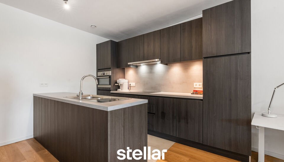 Ruim 1-slaapkamerappartement met terras in Ename

Op zoek naar een ruim en comfortabel appartement op een aangename locatie? Dit verzorgde 1-slaapkamerappartement in Ename biedt een mooie combinatie van ruimte, comfort en een praktische indeling.

Het app