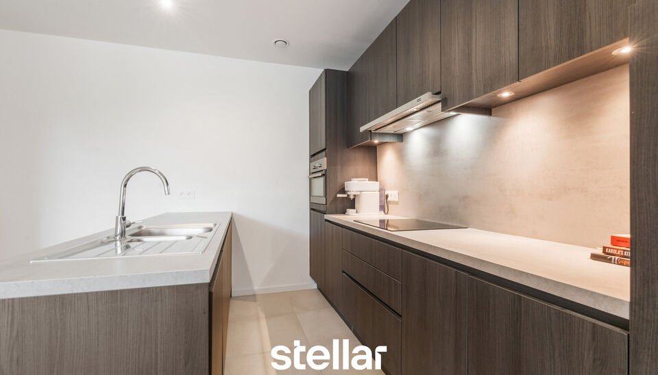Ruim 1-slaapkamerappartement met terras in Ename

Op zoek naar een ruim en comfortabel appartement op een aangename locatie? Dit verzorgde 1-slaapkamerappartement in Ename biedt een mooie combinatie van ruimte, comfort en een praktische indeling.

Het app