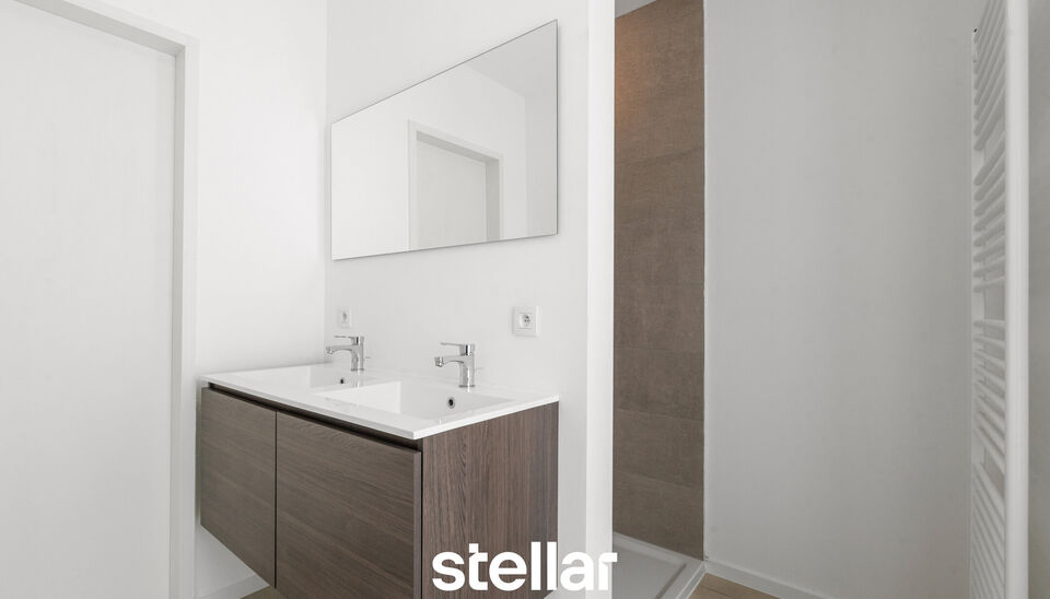 Ruim 1-slaapkamerappartement met terras in Ename

Op zoek naar een ruim en comfortabel appartement op een aangename locatie? Dit verzorgde 1-slaapkamerappartement in Ename biedt een mooie combinatie van ruimte, comfort en een praktische indeling.

Het app
