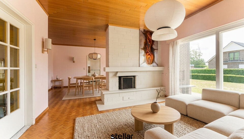 Rustig gelegen bungalow op een perceel van ca. 1.075 m&sup2; nabij het centrum van Eke  

Op zoek naar een bungalow met veel potentieel op een uitstekende locatie? Dan is deze woning beslist een bezoek waard!  

Gelegen in een rustige straat, op korte afstand
