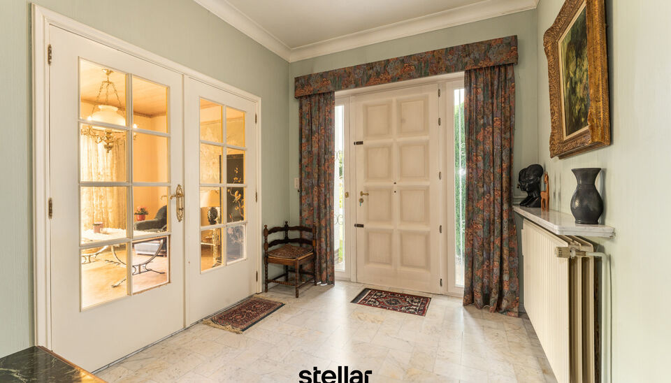 Rustig gelegen bungalow op een perceel van ca. 1.075 m&sup2; nabij het centrum van Eke  

Op zoek naar een bungalow met veel potentieel op een uitstekende locatie? Dan is deze woning beslist een bezoek waard!  

Gelegen in een rustige straat, op korte afstand