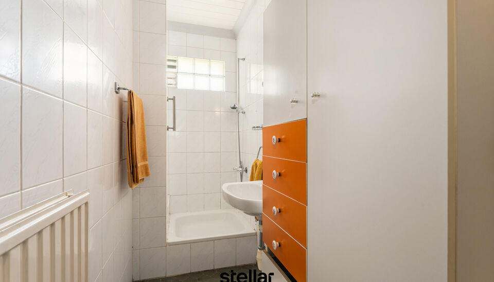 Rustig gelegen bungalow op een perceel van ca. 1.075 m&sup2; nabij het centrum van Eke  

Op zoek naar een bungalow met veel potentieel op een uitstekende locatie? Dan is deze woning beslist een bezoek waard!  

Gelegen in een rustige straat, op korte afstand