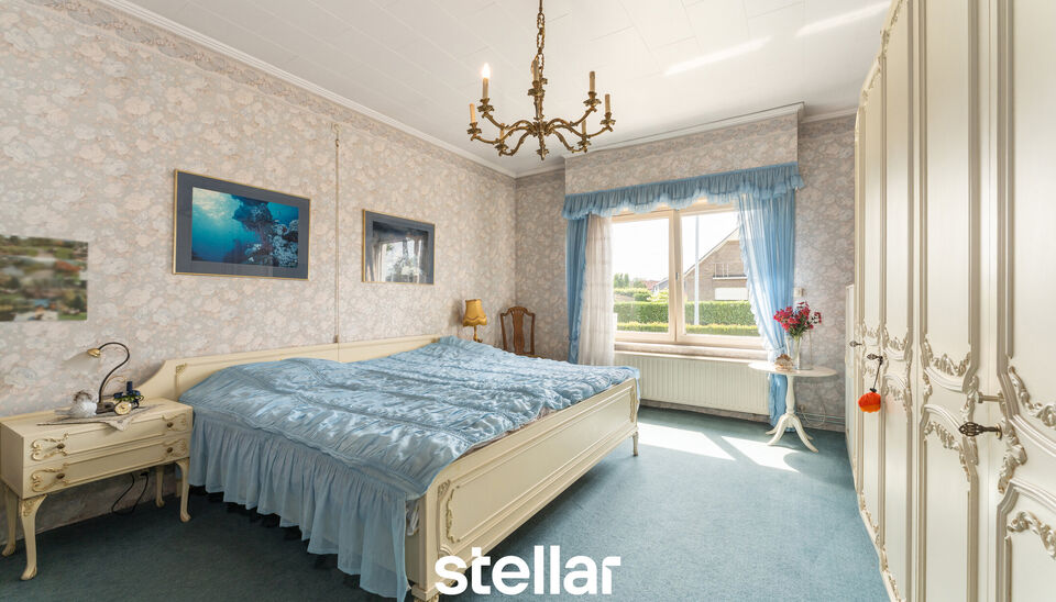 Rustig gelegen bungalow op een perceel van ca. 1.075 m&sup2; nabij het centrum van Eke  

Op zoek naar een bungalow met veel potentieel op een uitstekende locatie? Dan is deze woning beslist een bezoek waard!  

Gelegen in een rustige straat, op korte afstand
