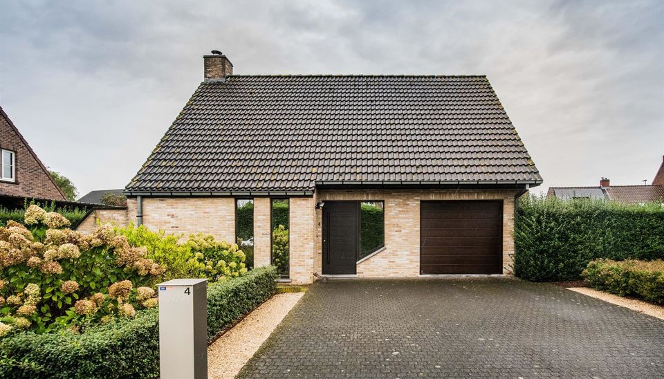 Goed gelegen sympathieke woning met mooie tuin.

Op zoek naar een gezellige centraal gelegen woning in een rustige buurt, dan is deze fijne woonplek in Nazareth misschien wel hetgeen je zoekt!

* in een rustige autoluwe straat
* 3 slaapkamers
* pelletkach