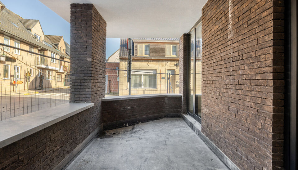 Modern nieuwbouwappartement met 2 terrassen nabij het centrum van Kruishoutem 

Dit lichtrijke nieuwbouwappartement is ideaal gelegen op de hoek van de Hedekendriesstraat en de Brugstraat, op wandelafstand van het centrum van Kruishoutem. 

Het appartemen