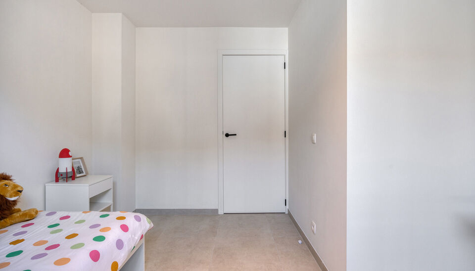 Modern nieuwbouwappartement met 2 terrassen nabij het centrum van Kruishoutem 

Dit lichtrijke nieuwbouwappartement is ideaal gelegen op de hoek van de Hedekendriesstraat en de Brugstraat, op wandelafstand van het centrum van Kruishoutem. 

Het appartemen