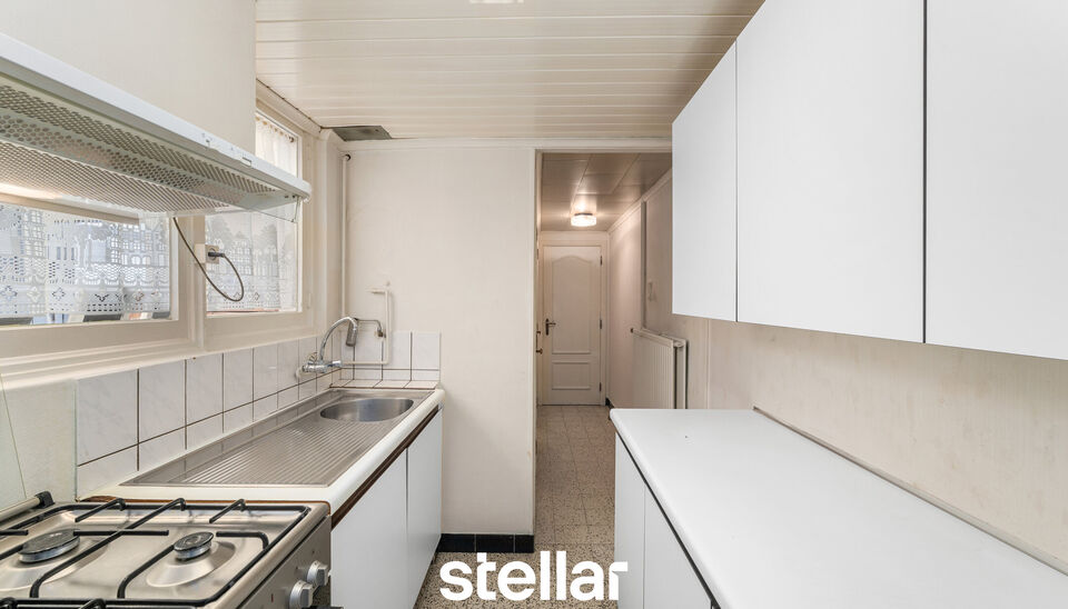 Ruime rijwoning met tuin in Wondelgem

Deze ruime rijwoning, gelegen in de Sint-Markoenstraat 9 te Wondelgem, biedt heel wat potentieel en is ideaal voor wie op zoek is naar een aangename gezinswoning met voldoende ruimte en uitbreidingsmogelijkheden.

Bi
