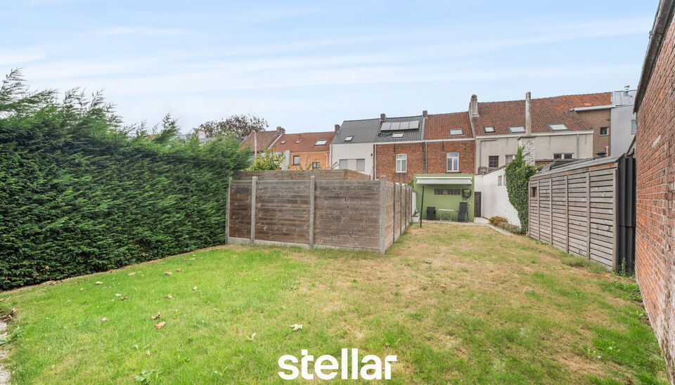 Ruime rijwoning met tuin in Wondelgem

Deze ruime rijwoning, gelegen in de Sint-Markoenstraat 9 te Wondelgem, biedt heel wat potentieel en is ideaal voor wie op zoek is naar een aangename gezinswoning met voldoende ruimte en uitbreidingsmogelijkheden.

Bi