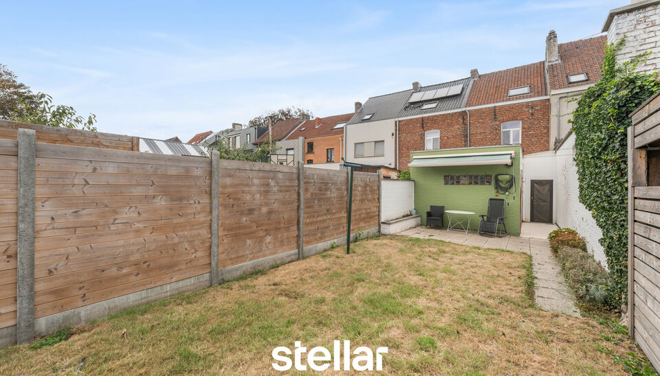 Ruime rijwoning met tuin in Wondelgem

Deze ruime rijwoning, gelegen in de Sint-Markoenstraat 9 te Wondelgem, biedt heel wat potentieel en is ideaal voor wie op zoek is naar een aangename gezinswoning met voldoende ruimte en uitbreidingsmogelijkheden.

Bi