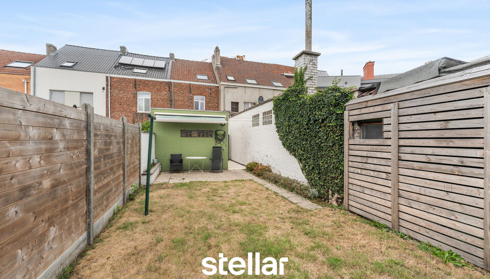 Ruime rijwoning met tuin in Wondelgem

Deze ruime rijwoning, gelegen in de Sint-Markoenstraat 9 te Wondelgem, biedt heel wat potentieel en is ideaal voor wie op zoek is naar een aangename gezinswoning met voldoende ruimte en uitbreidingsmogelijkheden.

Bi