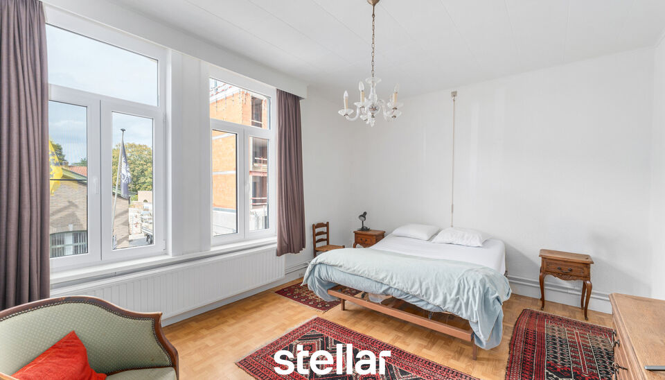 Ruime rijwoning met tuin in Wondelgem

Deze ruime rijwoning, gelegen in de Sint-Markoenstraat 9 te Wondelgem, biedt heel wat potentieel en is ideaal voor wie op zoek is naar een aangename gezinswoning met voldoende ruimte en uitbreidingsmogelijkheden.

Bi