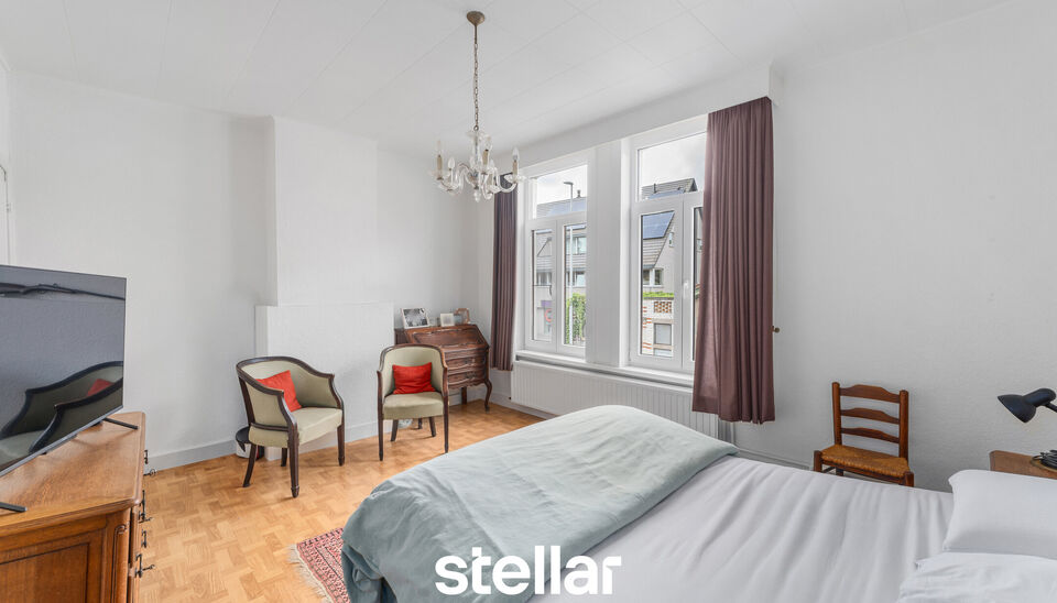 Ruime rijwoning met tuin in Wondelgem

Deze ruime rijwoning, gelegen in de Sint-Markoenstraat 9 te Wondelgem, biedt heel wat potentieel en is ideaal voor wie op zoek is naar een aangename gezinswoning met voldoende ruimte en uitbreidingsmogelijkheden.

Bi