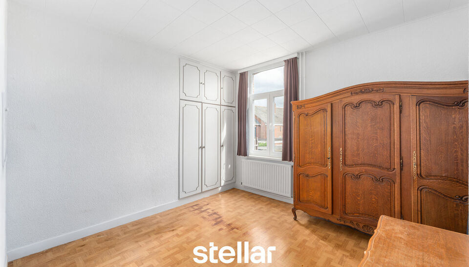 Ruime rijwoning met tuin in Wondelgem

Deze ruime rijwoning, gelegen in de Sint-Markoenstraat 9 te Wondelgem, biedt heel wat potentieel en is ideaal voor wie op zoek is naar een aangename gezinswoning met voldoende ruimte en uitbreidingsmogelijkheden.

Bi