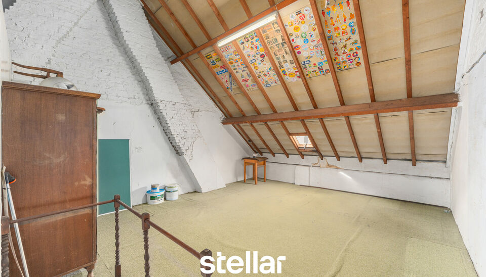 Ruime rijwoning met tuin in Wondelgem

Deze ruime rijwoning, gelegen in de Sint-Markoenstraat 9 te Wondelgem, biedt heel wat potentieel en is ideaal voor wie op zoek is naar een aangename gezinswoning met voldoende ruimte en uitbreidingsmogelijkheden.

Bi