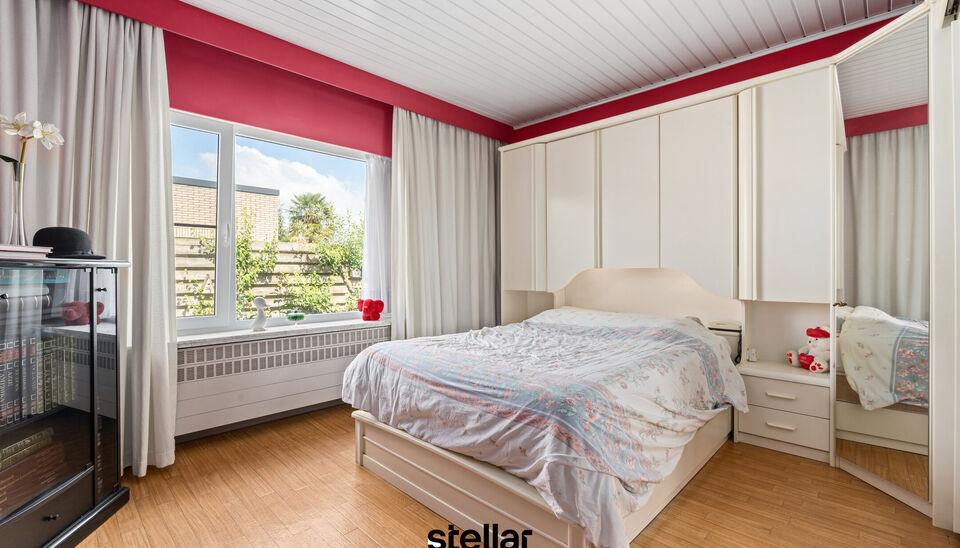 Ruime gezinswoning met 5 slaapkamers op rustige ligging in Nazareth! 🏡

Op een rustige locatie in de Sterrenbosstraat 15 te Nazareth vindt u deze ruime gezinswoning met maar liefst 5 slaapkamers, een gezellige tuin en een afzonderlijke garage.

De woni